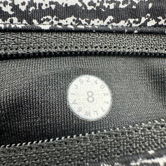 Lululemon Pace Perfect Crop in Air Time White Black / Black Size 8 - Picture 10 of 13